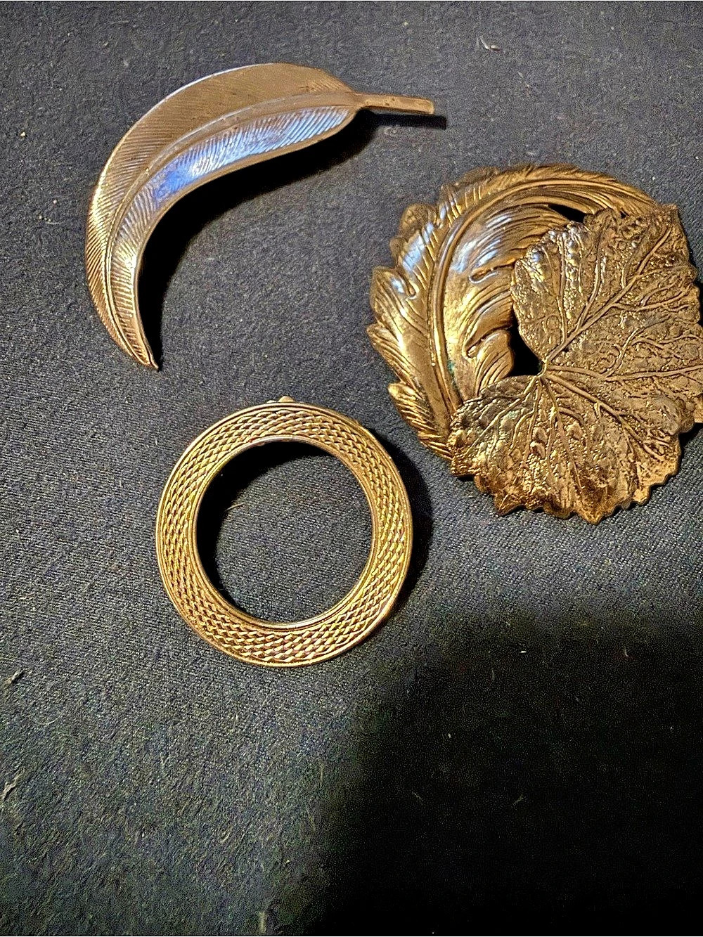 VTG Gold-Tone Brooch lot Curved leaf Ornate Foliage & textured circle Costume